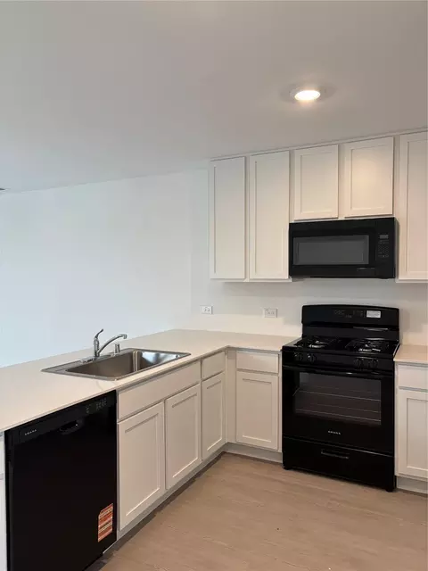 Kitchen - 553 Falling Cave Dr, Willis, TX 77378 photo 2 of 11