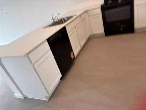 Kitchen - 553 Falling Cave Dr, Willis, TX 77378 photo 8 of 11