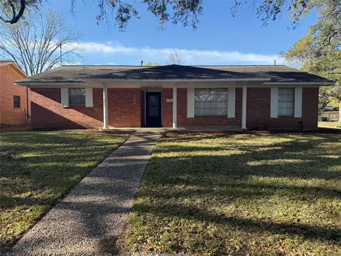 2206 Palomar St, Baytown, TX 77520