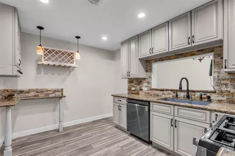 4342 Hialeah Dr, Pasadena, TX 77503