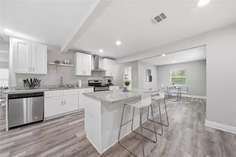 8826 Delilah St, Houston, TX 77033