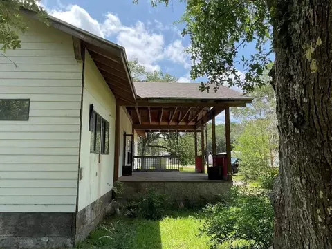 108 Bounty St, Blessing, TX 77419