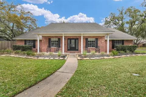 52 Dewberry Ct, Lake Jackson, TX 77566