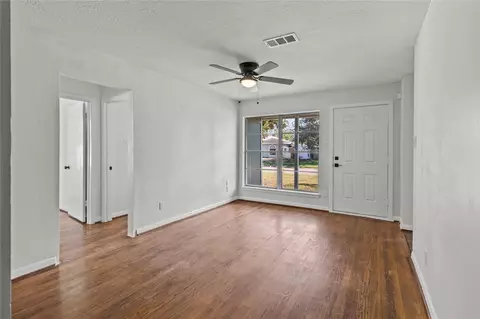 Living - 2811 Morningside Ln, Pasadena, TX 77506 photo 2 of 3