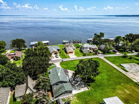180 W Lake Cir, Point Blank, TX 77364