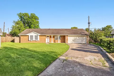 4502 Sage Cir, Baytown, TX 77521