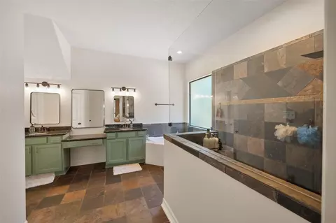 Bath - 12300 Cedar Ln, Willis, TX 77378 photo 3 of 4