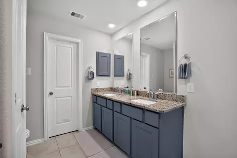 Bath - 206 Moon Dance Ct, Conroe, TX 77304 photo 3 of 4