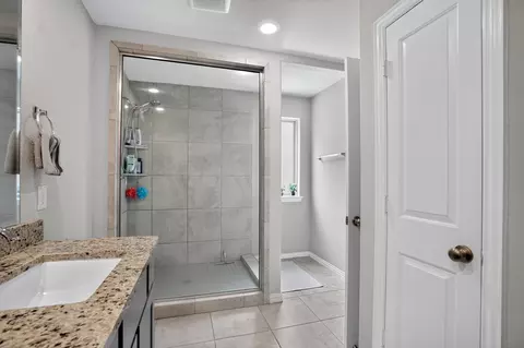 Bath - 206 Moon Dance Ct, Conroe, TX 77304 photo 4 of 4