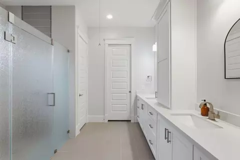 Bath - 39 Buddy Cox Ln, Spring, TX 77389 photo 1 of 3