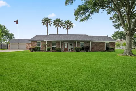 12102 Cherry Point Dr, Mont Belvieu, TX 77535