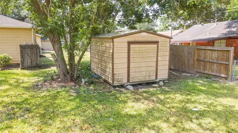 Exterior - 321 Circle Dr, Wharton, TX 77488 photo 2 of 6