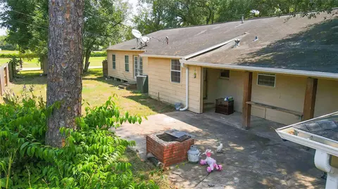 Exterior - 321 Circle Dr, Wharton, TX 77488 photo 5 of 6