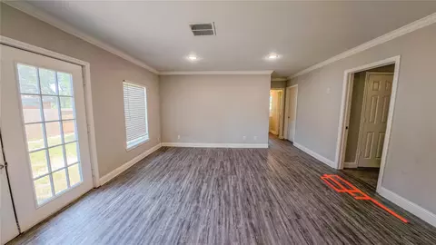 Living - 321 Circle Dr, Wharton, TX 77488 photo 5 of 8