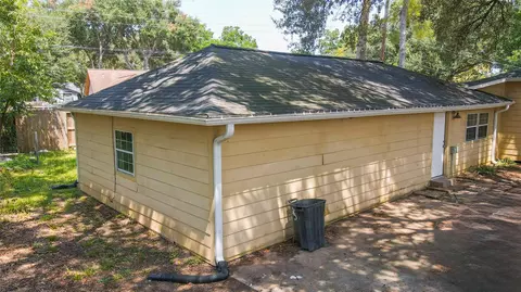 Exterior - 321 Circle Dr, Wharton, TX 77488 photo 6 of 6