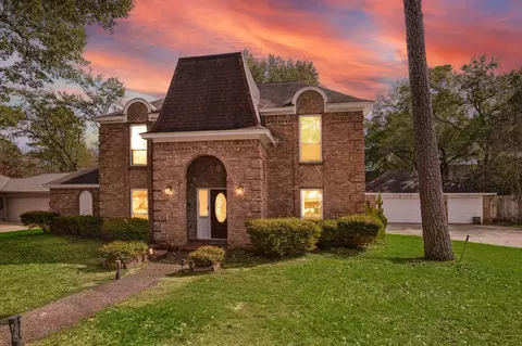 6723 Apple Valley Ln, Houston, TX 77069