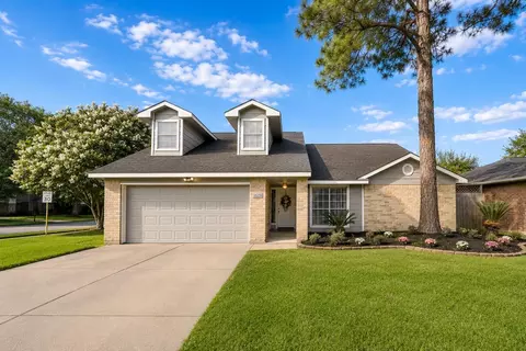 16826 Cobble Ridge Dr, Sugar Land, TX 77498
