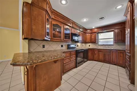 Kitchen - 202 Hammond Loop, Sweeny, TX 77480 photo 4 of 4