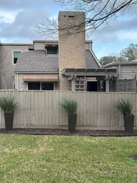 11519 Riverview Dr, Houston, TX 77077