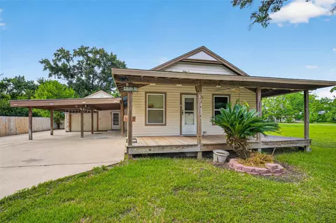 4220 Alabama Ave, Dickinson, TX 77539