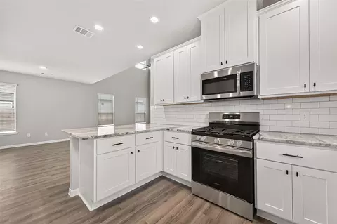Kitchen - 1415 Terry Roberts Dr, Angleton, TX 77515 photo 5 of 6
