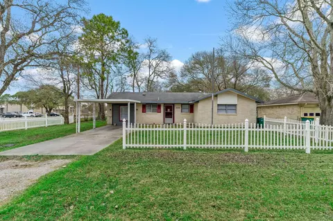 3230 Virginia St, La Marque, TX 77568