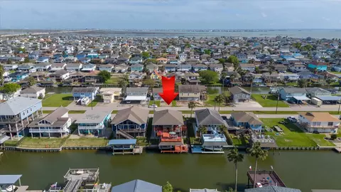 56 Tarpon St, Bayou Vista, TX 77563