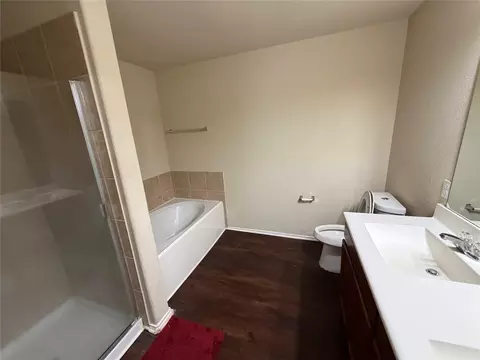 Bath - 18436 Cloudmore Ln, Elgin, TX 78621 photo 1 of 4