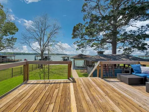 115 Harbor Addition Dr, Livingston, TX 77351