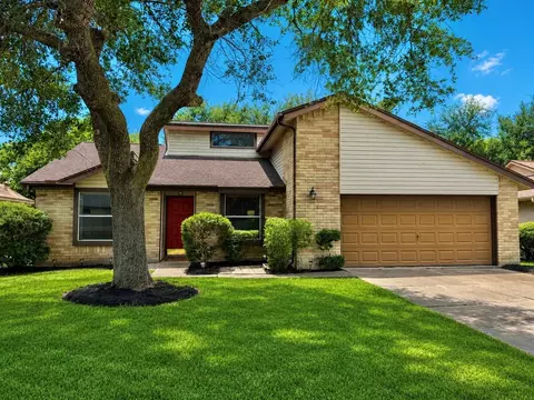 14 Sarita Rd, Angleton, TX 77515