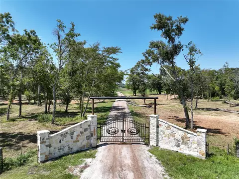 107 Fulbright Dr, Angleton, TX 77515