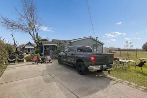 2716 Southmore Ave #E, Pasadena, TX 77502