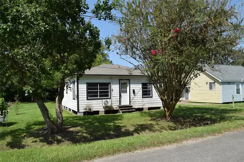 Exterior - 507 Peach St, Sweeny, TX 77480 photo 2 of 2