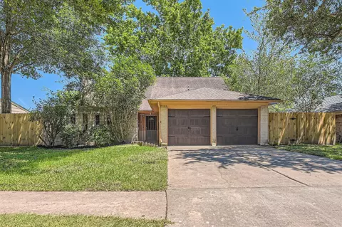 6715 La Sombra Dr, Houston, TX 77083