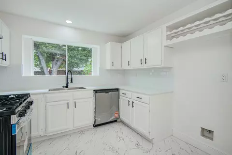 Kitchen - 24127 Spring Towne Dr, Spring, TX 77373 photo 1 of 4
