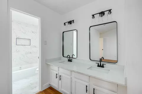 Bath - 24127 Spring Towne Dr, Spring, TX 77373 photo 1 of 5