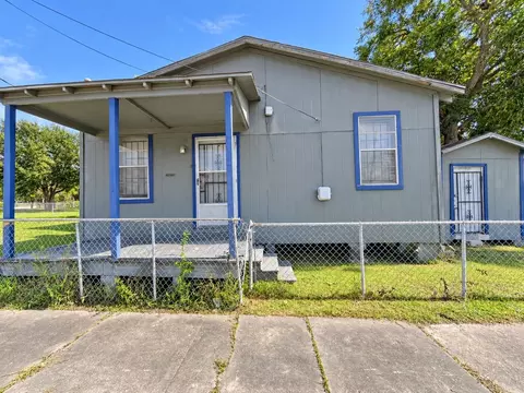 114 W 15th St, Port Arthur, TX 77640
