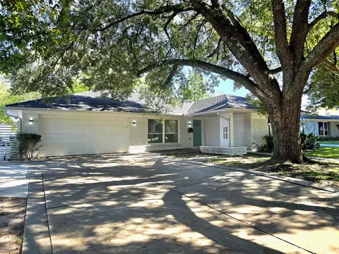 11907 Renwick Dr, Houston, TX 77035