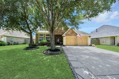 1914 Grandoak Dr, Pearland, TX 77581
