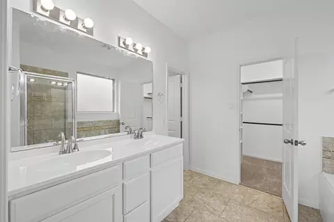 Bath - 22410 Ebbets Field Dr, Spring, TX 77389 photo 2 of 5