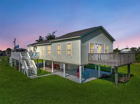 1120 N Monkhouse Dr, Crystal Beach, TX 77650