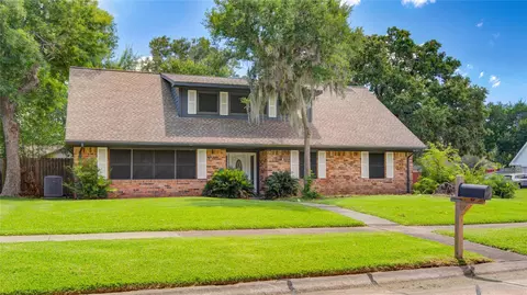 15702 Wandering Trl, Friendswood, TX 77546