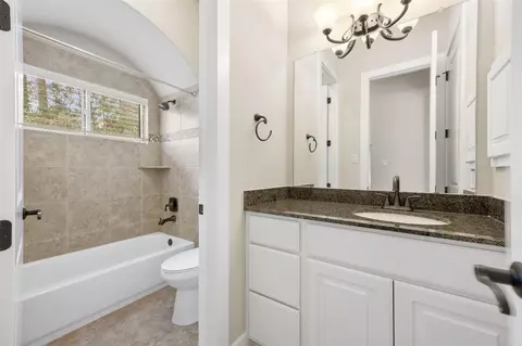 Bath - 6515 Fraser Point Ct, Spring, TX 77379 photo 1 of 6