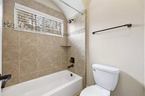 Bath - 6515 Fraser Point Ct, Spring, TX 77379 photo 2 of 6
