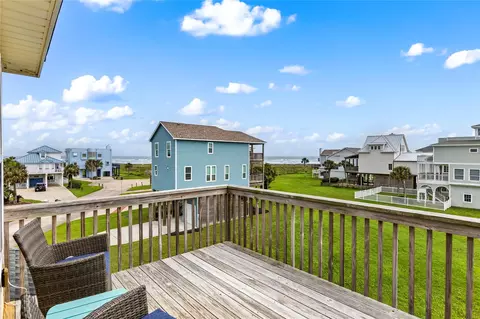 4114 Courageous Ln, Galveston, TX 77554