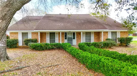 307 S Market St, Louise, TX 77455