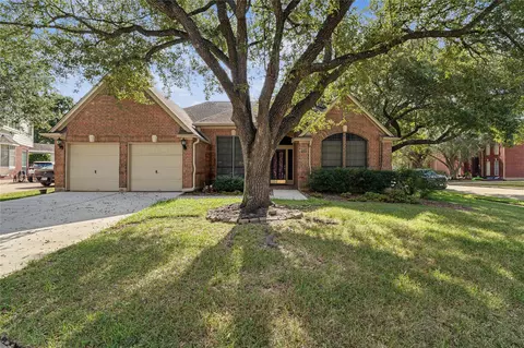 2502 Redbridge Ct, Houston, TX 77059
