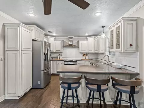 Kitchen - 6567 Guy Ln, Orange, TX 77632 photo 1 of 2