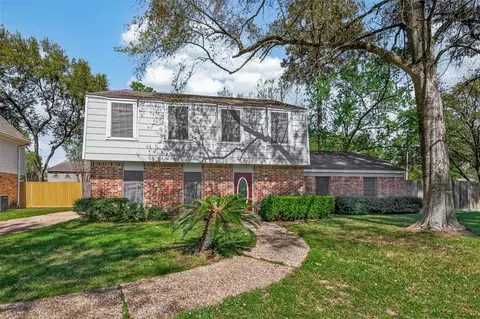 2239 Parkdale Dr, Kingwood, TX 77339
