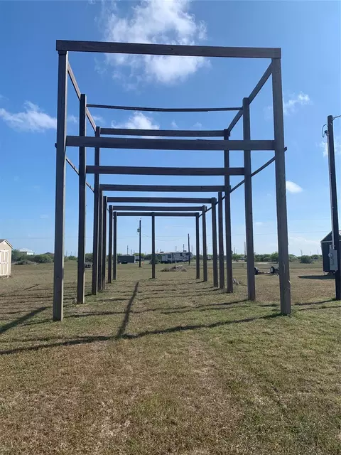 34 Kingfish Ln, Palacios, TX 77465